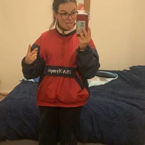 Meet your Posher, Caitlin